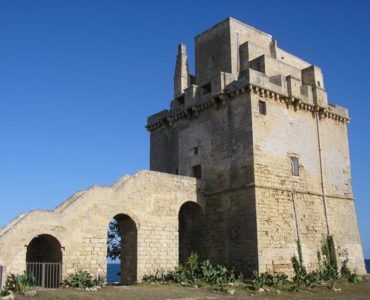 Una torre che nasce tra il sale: Torre Colimena