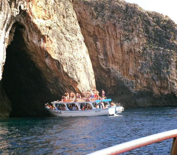 In barca alle Grotte di Santa Maria di Leuca