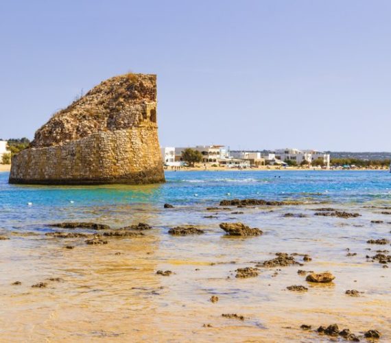 Torre Pali, tra mare, storia e leggende