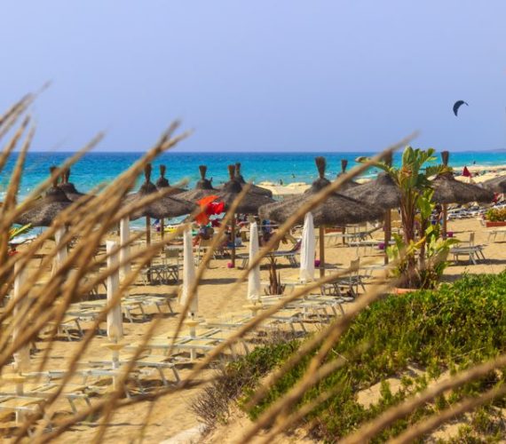 Torre San Giovanni, nel segno di mare mozzafiato, eventi e storia