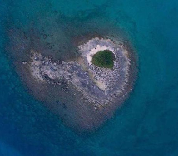 L’Isola a Forma di Cuore nel Salento: ecco l’incredibile scoperta!