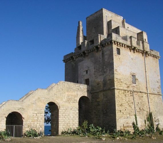 Una torre che nasce tra il sale: Torre Colimena