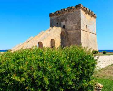 Porto Cesareo tra torri costiere e masserie fortificate