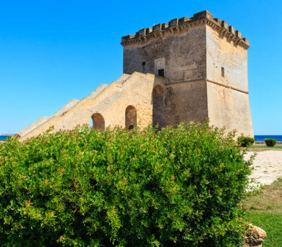 Porto Cesareo tra torri costiere e masserie fortificate